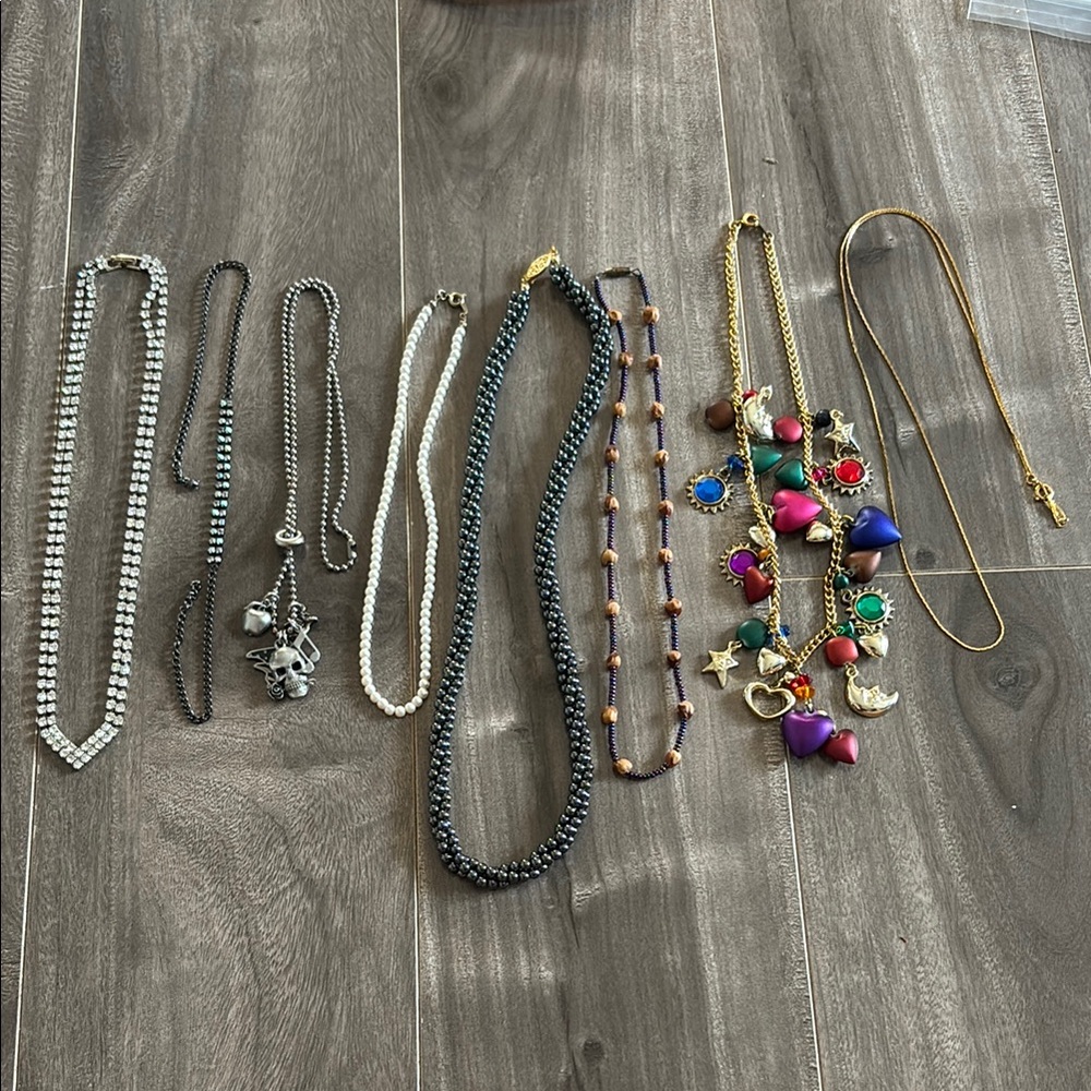 Set of 8 assorted necklaces